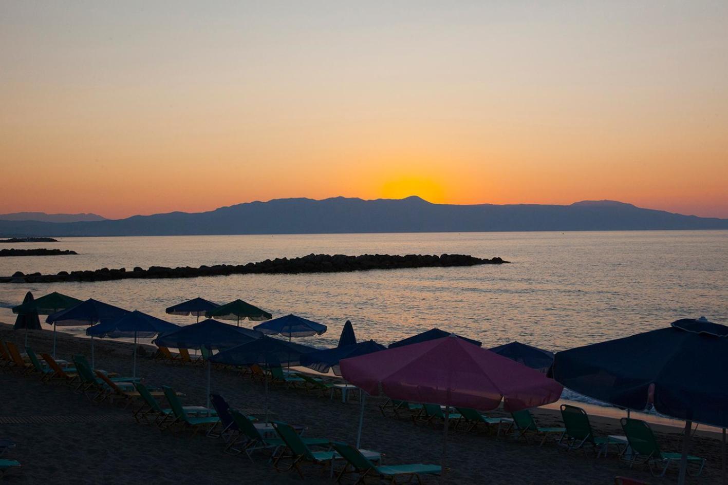 Litinakis Studios Sea View & Litinakis Studios Garden View 700 Meters Away Agia Marina 外观 照片