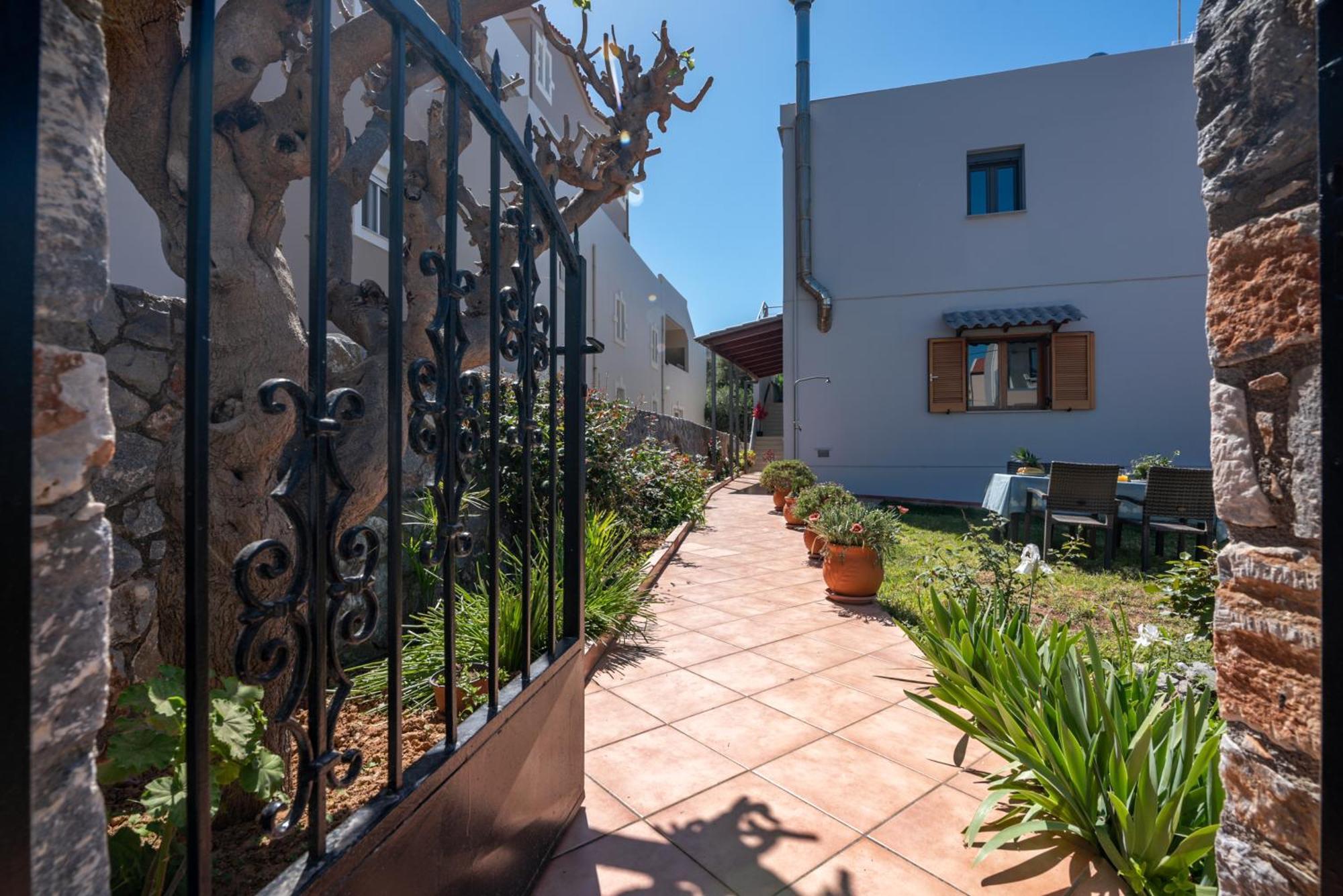Litinakis Studios Sea View & Litinakis Studios Garden View 700 Meters Away Agia Marina 外观 照片